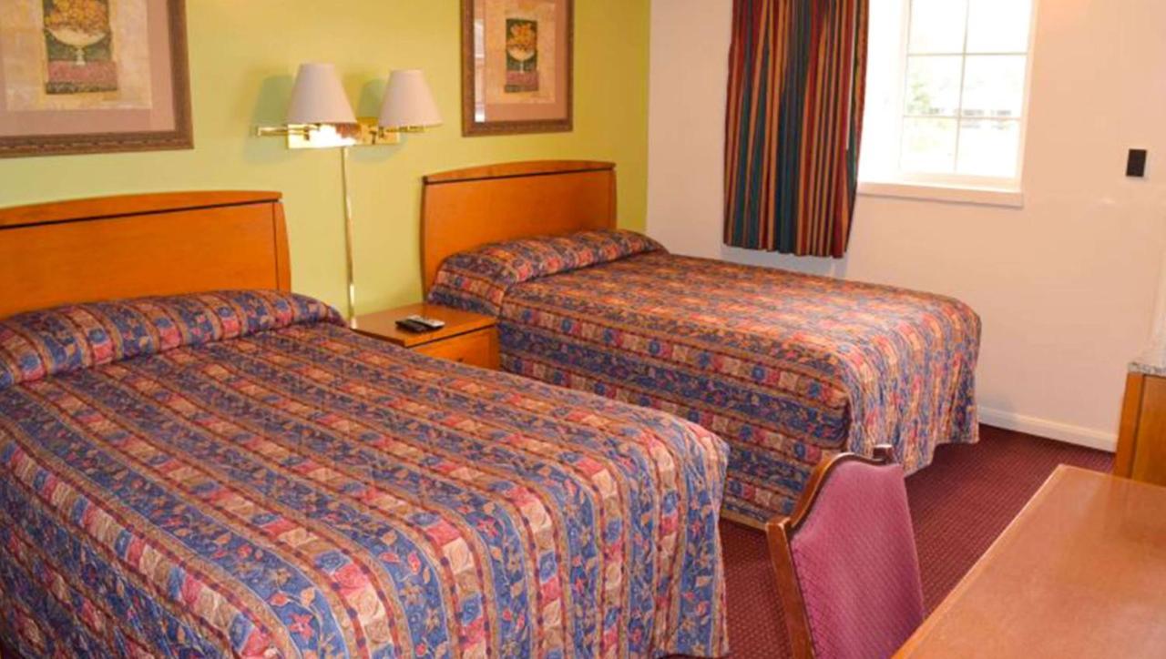 Relax Inn Bloomsburg Buitenkant foto